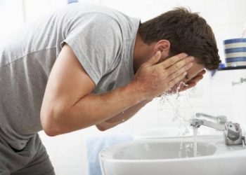 10 Rekomendasi Sabun Wajah yang Bisa Memutihkan untuk Pria 2