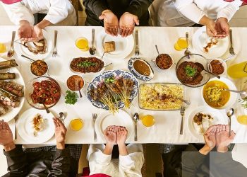 rekomendasi menu buka puasa Ramadhan, adab makan, kisah teladan sahabat, makan bersama, kisah mualaf (ilustrasi)
