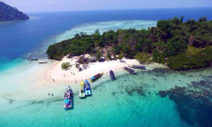 7 Pulau Terpencil di Indonesia, Cocok untuk Destinasi Wisata di tengah Pandemi 5