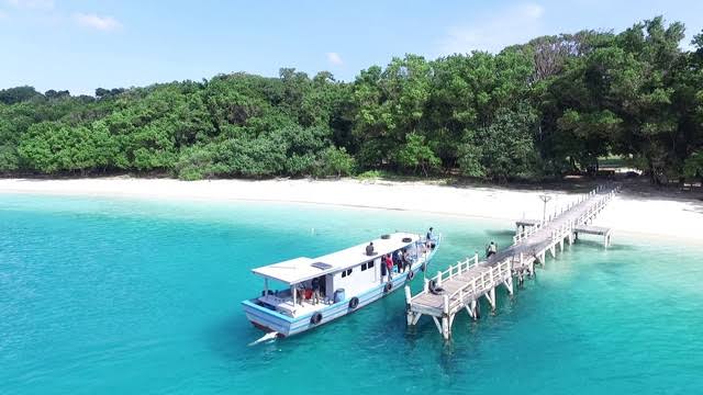 7 Pulau Terpencil di Indonesia, Cocok untuk Destinasi Wisata di tengah Pandemi 8