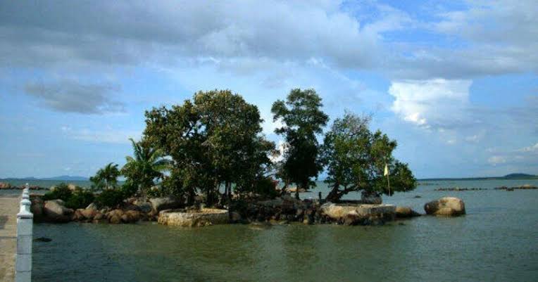 7 Pulau Terpencil di Indonesia, Cocok untuk Destinasi Wisata di tengah Pandemi 12