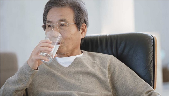 Ini Dia 3 Hubungan Hadits dengan Sains 2 larangan minum sambil berdiri , Hubungan Hadits dengan Sains