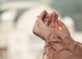 Wanita yang dapat mengantakan ke surga cara menghindari efek negatif dunia maya, tips istiqamah beramal pasca Ramadhan, tangan muslimah teladan doa husnul khatimah