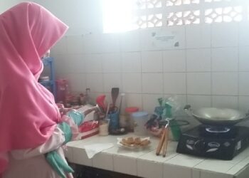 Persiapan Ramadhan untuk Muslimah, muslimah hijab memasak dapur tips mengatasi masalah dapur