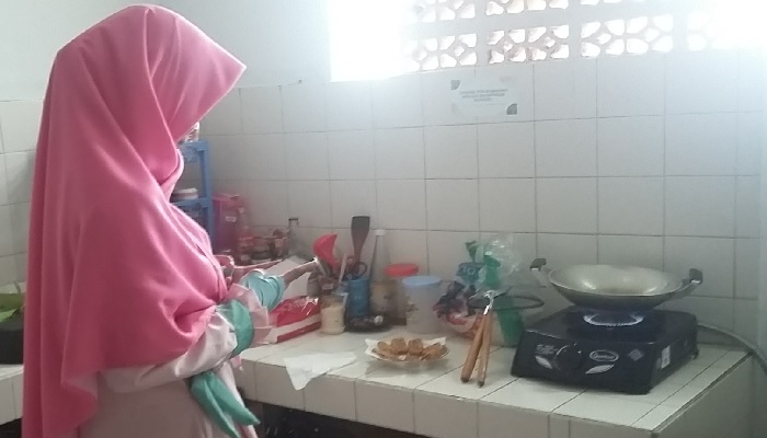 Persiapan Ramadhan untuk Muslimah, muslimah hijab memasak dapur tips mengatasi masalah dapur