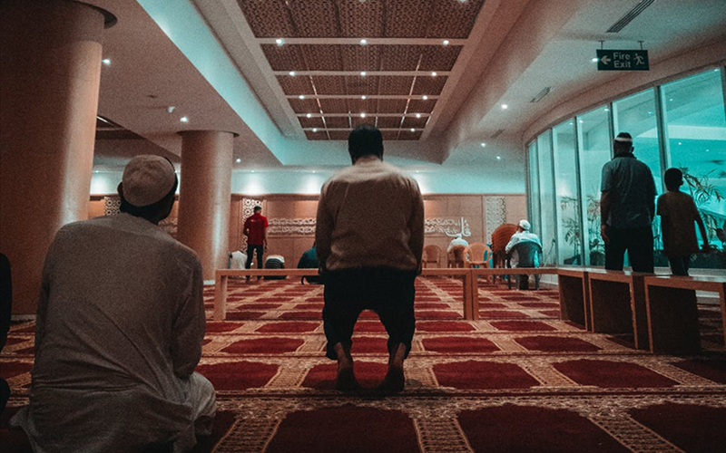 Hukum Shalat Jumat, Keutamaan Shalat Dhuhal, Keutamaan Shalat Shubuh