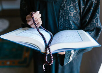 keutamaan dan manfaat berdakwah, Fungsi Hadist Dalam Al-Quran, Azab Menghina Al-Quran