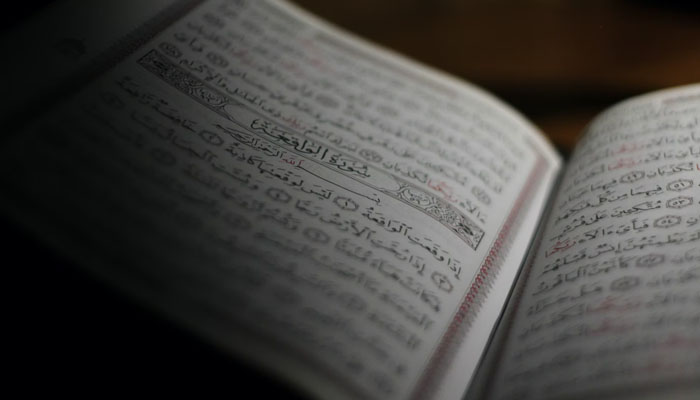 wanita haid baca alquran, hukum menulis al-quran di uang, surat al-mulk