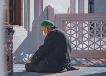 mengantuk saat shalat, raja' dan khauf, cara mengetahui kekurangan diri muslim muhasabah shalat ibadah masjid