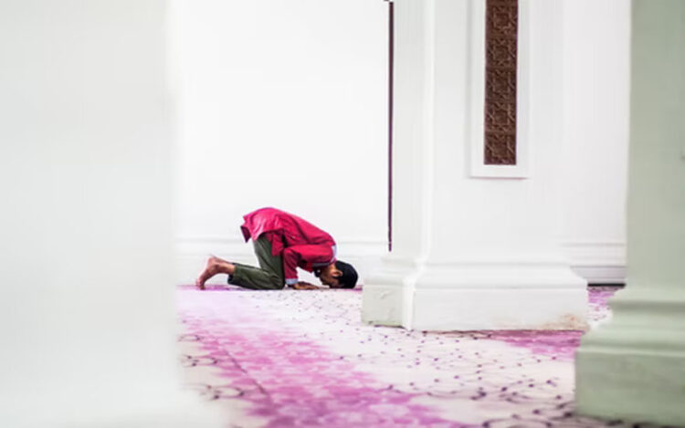 Awal Mula Sholat Jumat, Berikut Penjelasannya - Islampos