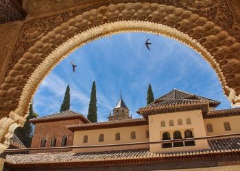 fakta tentang peradaban islam di andalusia gaya busana Andalusia, pidato Thariq bin Ziyad