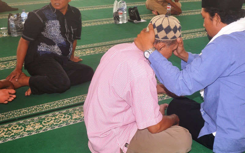 Cara Meruqyah Diri Sendiri dengan Bacaan Doa dan ayat Al-Quran 2 meruqyah diri sendiri