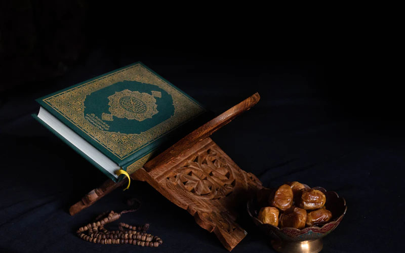 Ayat Al-Quran Tentang Meragukan dan Mendustakan Al-Quran