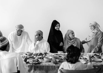 adab makan, Tugas Ibu Rumah Tangga, Amalan Ringan Berpahala Besar, Nikmat dari Allah yang Sering Diabaikan, Cinta yang Harus Dihindari oleh Seorang Muslim