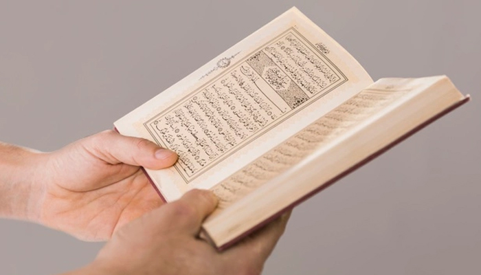 Adab Membaca Al-Quran, Keutamaan Surat Al Kahfi, Surat Al Mulk