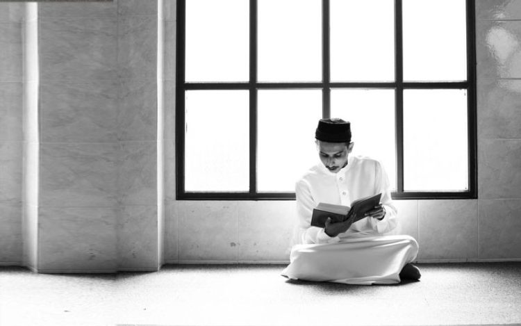 Yang Dibaca Ketika Memulai Membaca Al-Quran di Pertengahan Surat, Prinsip Menghafal Quran, membaca, Keutamaan Membaca Al-Quran, Cara Atasi Stres menurut Alquran