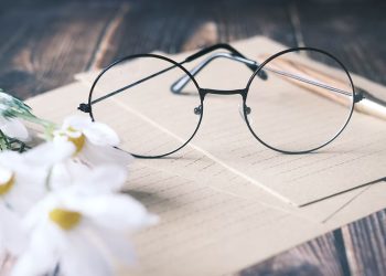 Suami Dayyuts, Penyebab Istri Durhaka, puisi, muslimah baper, hukum Menghias Diri bagi Wanita, Khuwailid, kecantikan, Ciri Wanita Penghuni Surga, Amalan yang Pahalanya Terus Mengalir, Anak Perempuan, Ikhlas, Khadijah, Kriteria Wanita Penghuni Surga