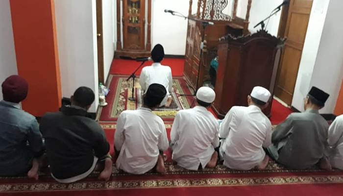 Alasan Tidak Shalat Shubuh di Masjid untuk Laki-laki, Shalat Berjamaah, Keutamaan Shalat Shubuh, Keutamaan Sunnah Qabliyah Shubuh, Adab Masuk Masjid, Keistimewaan Sholat Subuh, pintu setan, Keistimewaan Shalat Shubuh, Tempat Dilarang Shalat, Hukum Lelaki Shalat tanpa Peci, Rahasia Shalat Shubuh, Jumlah Rakaat Shalat Tarawih