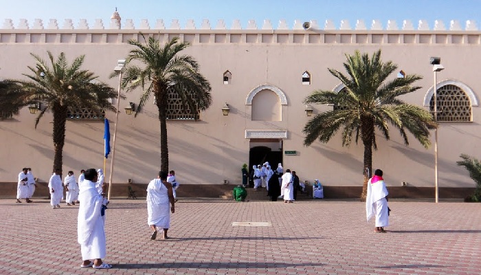 Masjid Bir Ali sebagai salah satu tempat miqat umroh