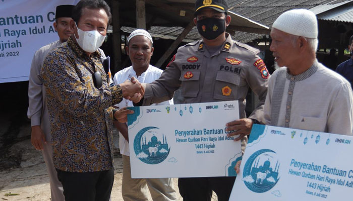 Rayakan Idul Adha dengan Kepedulian, PT PLN Batam Serahkan Bantuan Hewan Kurban 2 Kurban