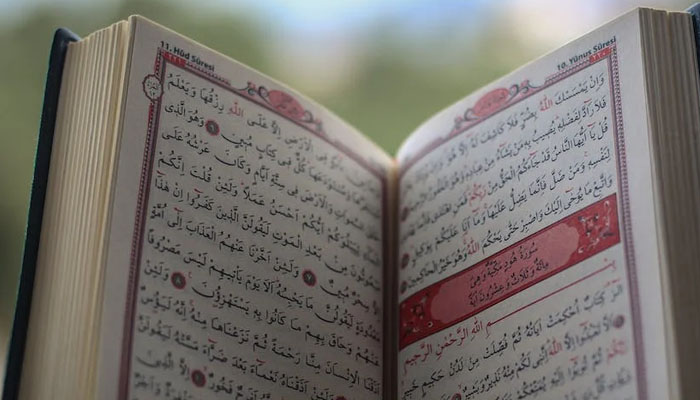 Quran sebagai Penyembuh, Hukum Menyimpan Mushaf Al-Quran di Lantai