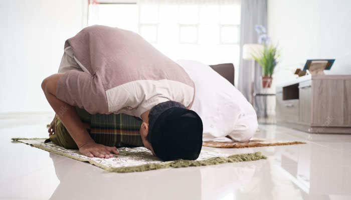 Sujud Syukur, Waktu Shalat Fajar, Hukum Shalat Pakai Sajadah