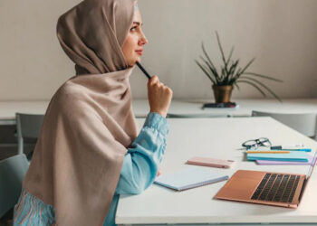 Cara Mempercantik Diri, Hukum Wanita Bekerja saat Masa Iddah, Hukum Istri Mencari Nafkah, sabar, dunia, Hukum Suami Meminta Istri untuk Bekerja, Cara Hemat Uang Belanja Bulanan, Cara Tampil Cantik tapi Tak Langgar Syariah, Cara Bersihkan Hati, Cinta yang Harus Dihindari oleh Seorang Muslim, Penguras Energi Wanita, Perempuan, Hukum Wanita Berkarir dalam Islam, Hukum Menjaga Kehormatan Wanita, Jilbab, Dakwah di Dunia Digital, Pekerjaan yang Cocok bagi Wanita Muslim, Tips Jadi Content Creator