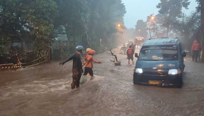 Lokasi mahasiswi IPB terseret banjir dan jatuh ke gorong-gorong di Bogor. Foto: (Rizky/detikcom)