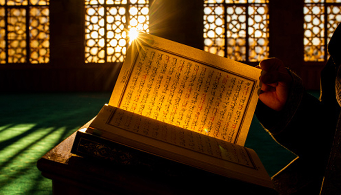 Hukum Membacakan Al-Quran dengan Suara Merdu, Balasan Melupakan Al-Quran