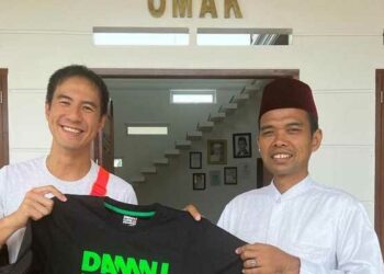 Saat UAS Jamu Daniel Mananta dengan Durian hingga Pengajian di Pekanbaru. (Foto: detik)