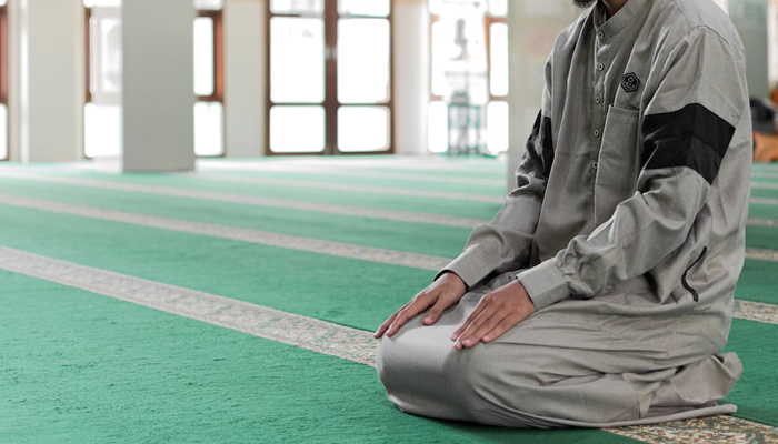 Hukum Lelaki Shalat tanpa Peci, Kelompok Manusia di Bulan Ramadhan, Keutamaan Istighfar setelah Shalat, Hukum Qadha Shalat untuk Orang yang Sudah Meninggal, Cara agar Shalat Istikharah Jitu, Shalat Khusus untuk Menambah Rezeki, Hukum Orang Shalat di Bajunya Ada Najis, Keutamaan Shalat Dhuha