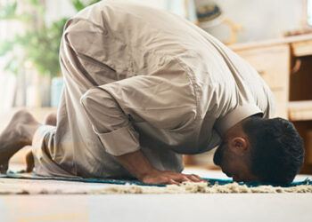shalat dhuha, Shalat Dhuha Pembuka Rezeki, Tempat Terlarang untuk Shalat, Tips Agar Rajin Shalat 5 Waktu, Shalat Khusus untuk Menambah Rezeki, Tata Cara Sujud yang Benar, Keutamaan Shalat Sunnah Rawatib, Keutamaan Shalat Dhuha, Hukum Shalat Sunah Rawatib, Sujud Syukur