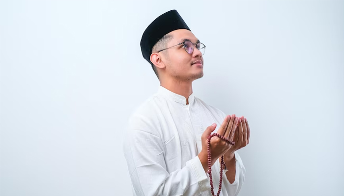 Cara Agar Terhindar dari Pikiran Kotor, Hukum Berdoa Agar Panjang Umur, Syarat Terkabulnya Doa, Berdoa, Dzikir, Cara Berbakti pada Orangtua yang Sudah Wafat, Keutamaan Mendoakan dari Kejauhan, Amal Penghapus Dosa, Manisnya Iman, Hukum Tahlilan, Penghalang Doa pada Allah, Aamiin, Dzikir, Dicintai Allah, Istighfar