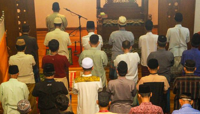 Jumlah Rakaat Shalat Tarawih, Syarat Ibadah, Imam dalam Shalat, Batasan Mendapatkan 1 Rakaat dalam Shalat, Perbedaan Shalat Lelaki dan Perempuan, Penelitian, Shalat dengan Bacaan Suara Nyaring