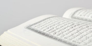 Al-Quran, Ayat Mutasyabihat, Hukum Bacaan Al-Quran untuk Orang Lain