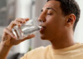 Manfaat Air bagi Kesehatan, Hukum Minum Sambil Berdiri
