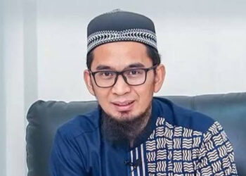 Ustadz Adi Hidayat, shalat