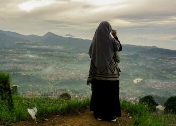 mertua, istri, tabarruj, wanita, rambut, qanaah, penuaan dini