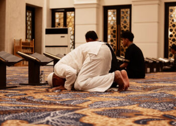 Cara Setan Ganggu Orang yang Shalat, Keutamaan Shalat Rawatib