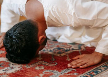 Shalat, waktu shalat dhuha, Hukum Shalat dengan Menggunakan Sajadah Bergambar